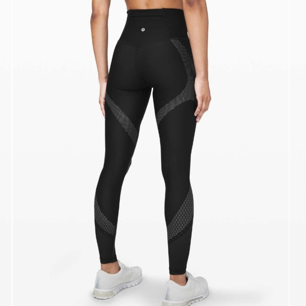 Lululemon Mapped Out High-Rise Tight 28"

Black / Glacier Grey

Size 4